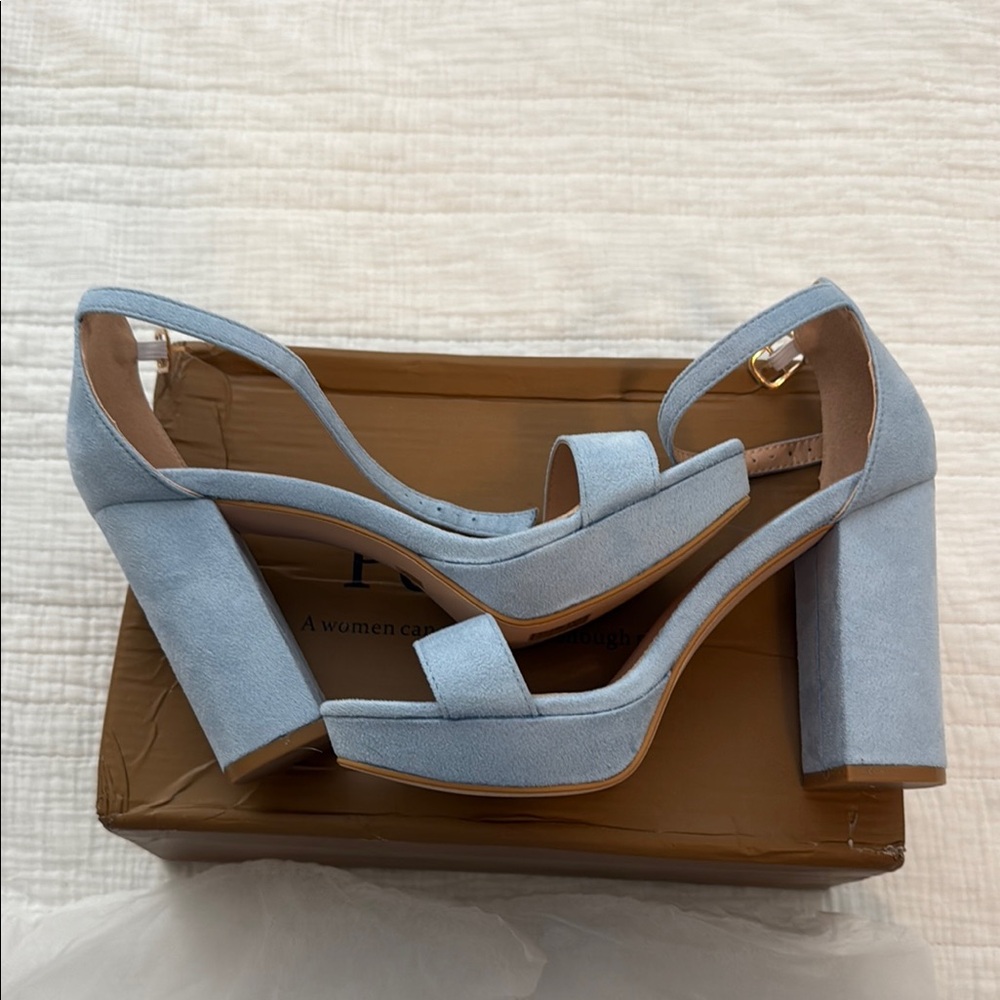 Brand New! Elegant Blue Block Heel Sandals